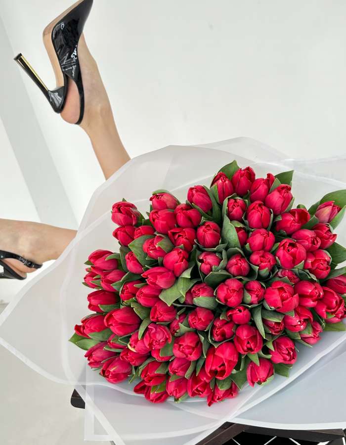 Букет из красных тюльпанов сорта Рэд Стоун "Анатомия страсти"