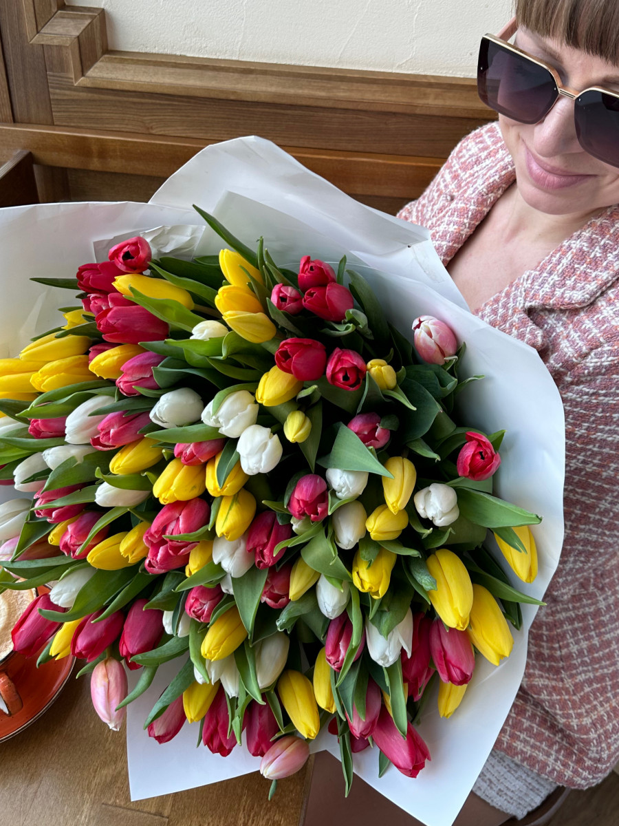Букет из 101 тюльпана микс