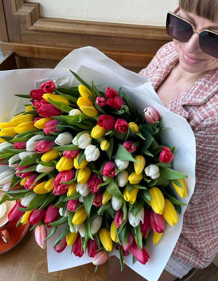 Букет из 101 тюльпана микс