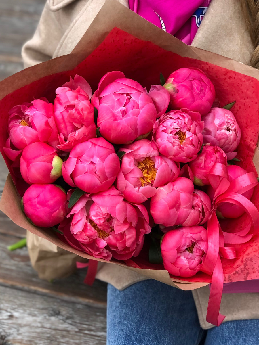 Букет из пионов сорта Корал Сансет "Коралловый закат"