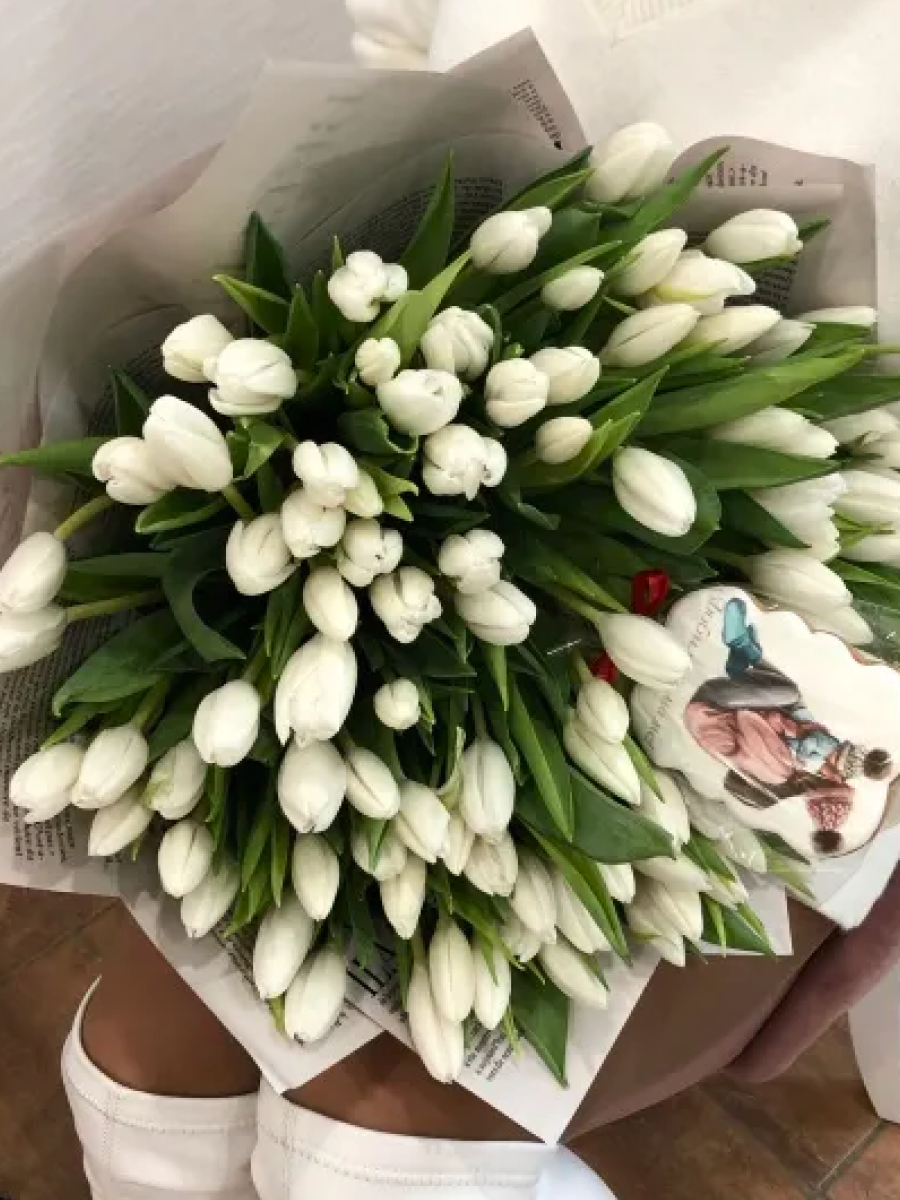Букет из белых тюльпанов сорта Вайт Мастер "Лунный Сияж"