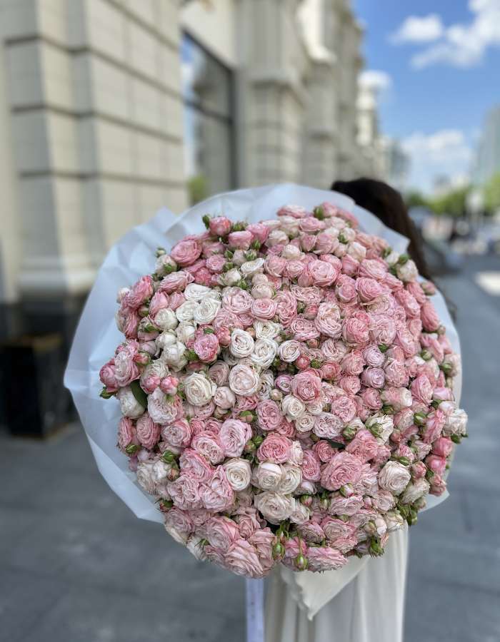 Букет из кустовых роз сорта Мадам Бомбастик "Сладкой булочке"