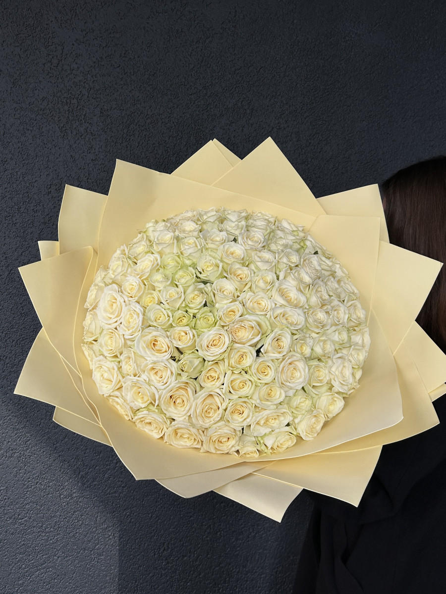 Букет из 101 белой розы Аваланж(Avalanche)