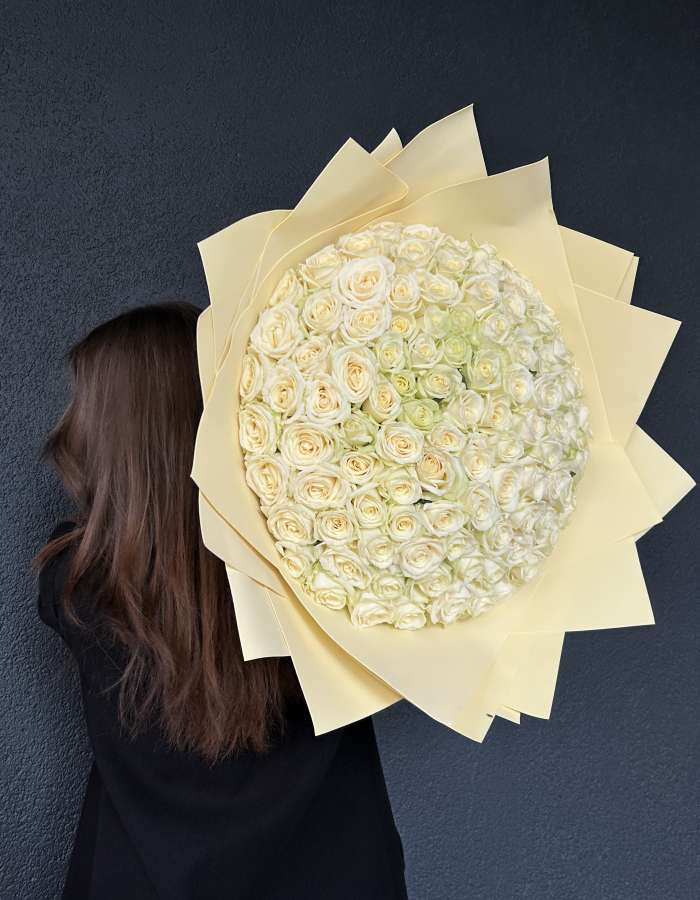Букет из 101 белой розы Аваланж(Avalanche)