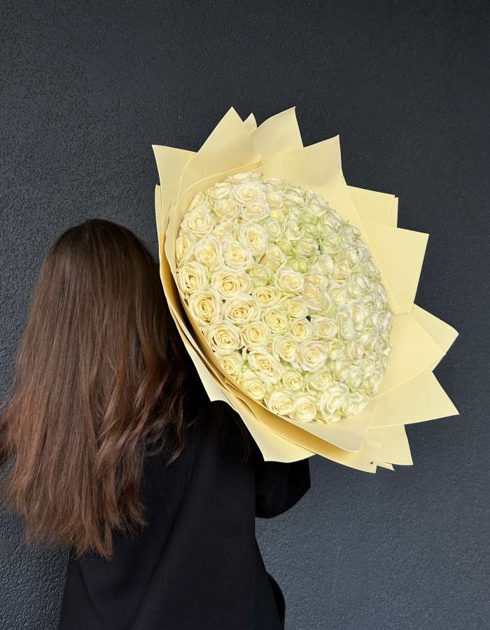 Букет из 101 белой розы Аваланж(Avalanche)