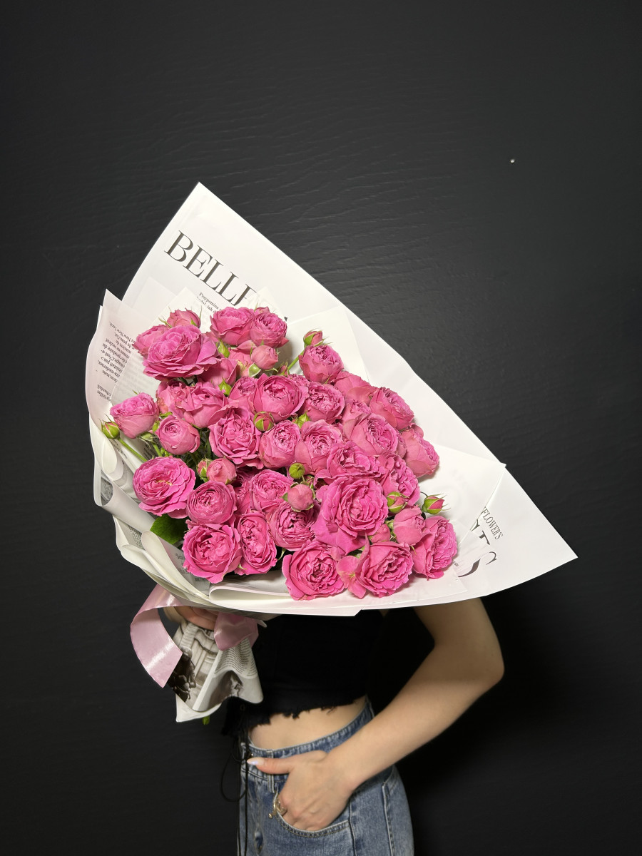 Букет из кустовых пионовидных роз "Малиновое безе"