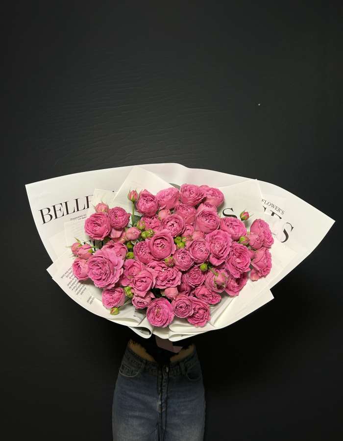 Букет из кустовых пионовидных роз "Малиновое безе"