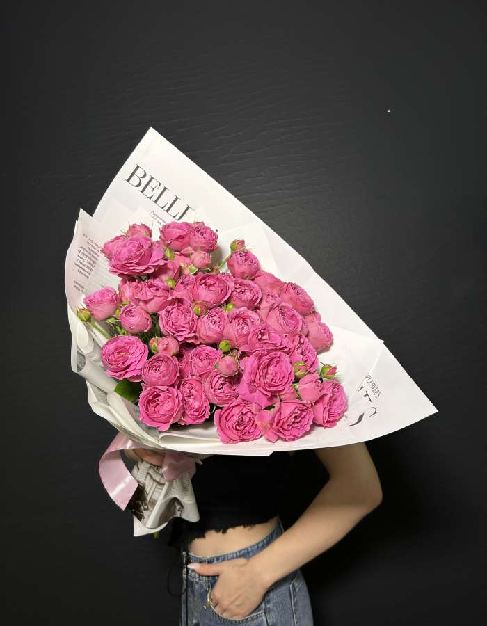 Букет из кустовых пионовидных роз "Малиновое безе"