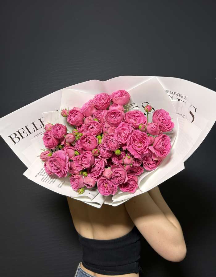 Букет из кустовых пионовидных роз "Малиновое безе"