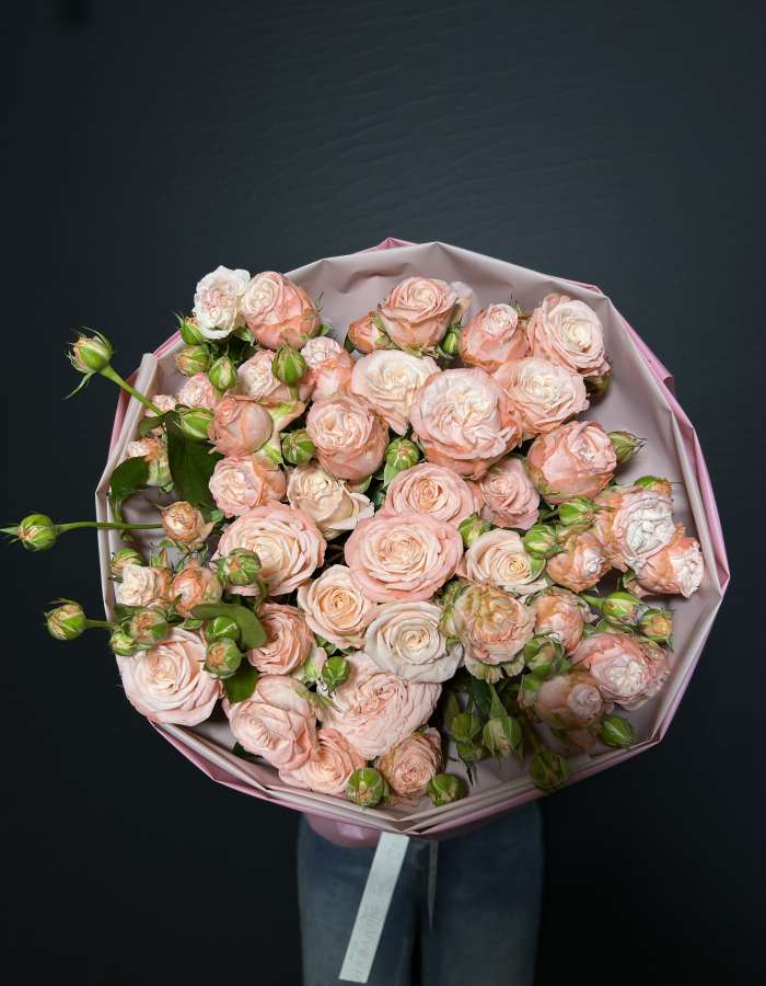 Букет из розовых кустовых роз "Соблазнительная нежность"