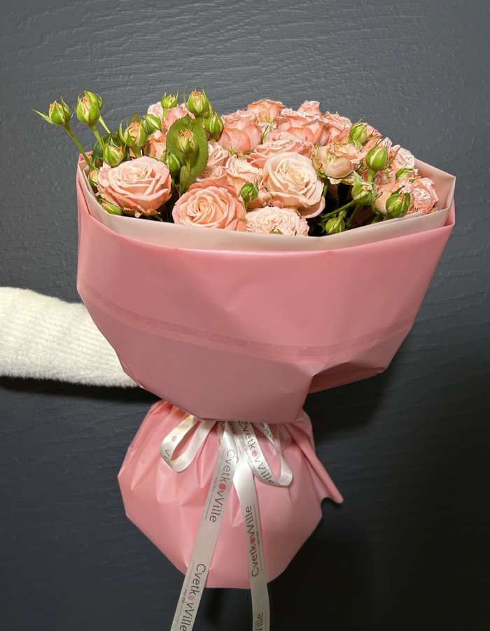Букет из розовых кустовых роз "Соблазнительная нежность"