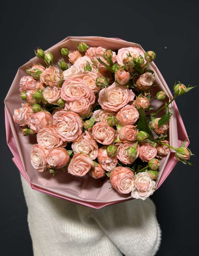 Букет из розовых кустовых роз "Соблазнительная нежность"
