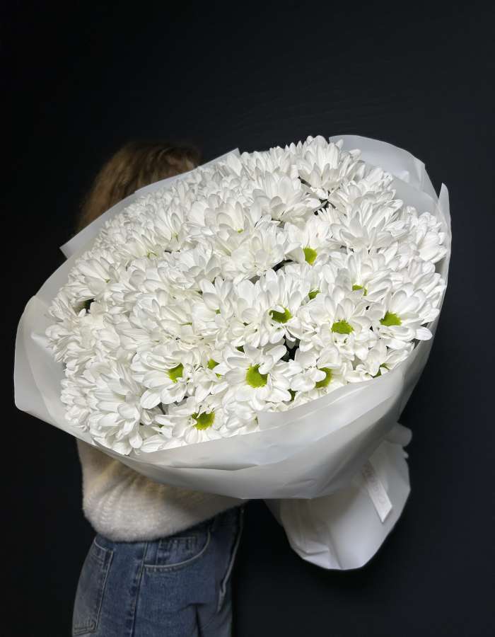 Букет из белых хризантем сорта Чик(Chic) "Ромашковое поле"