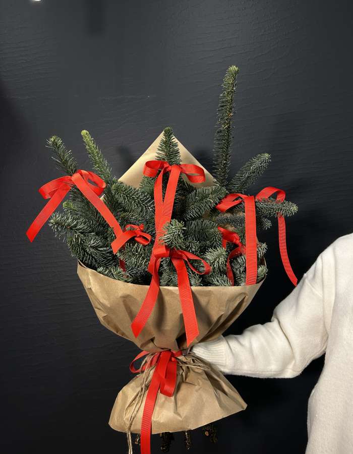 Новогодний букет из нобилиса Зимнее солнце