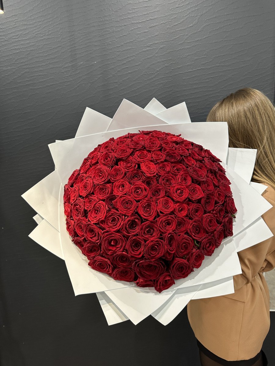 Букет из 101 красной розы сорта Рэд Наоми(Red Naomi)