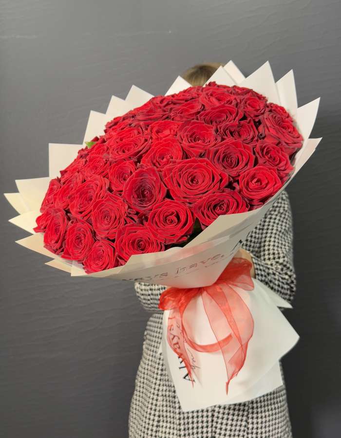 Букет из роз сорта Рэд Наоми(Red Naomi) "Все к твоим ногам"
