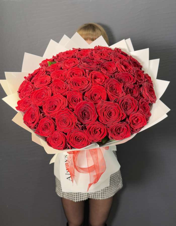 Букет из роз сорта Рэд Наоми(Red Naomi) "Все к твоим ногам"