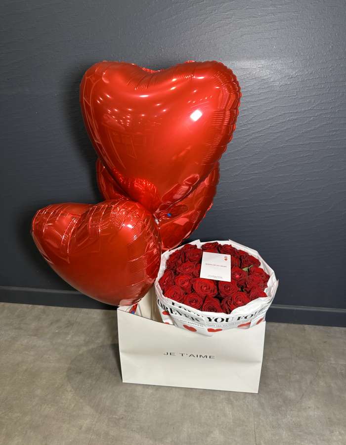 Комбо - 25 красных роз + шарики в сумке