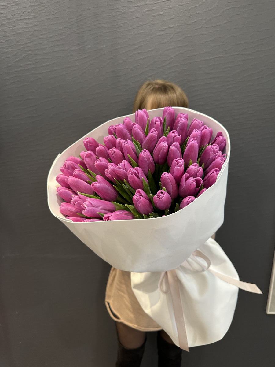 Букет из фиолетовых тюльпанов сорта Фортрес(Fortress) "Мон Амур"