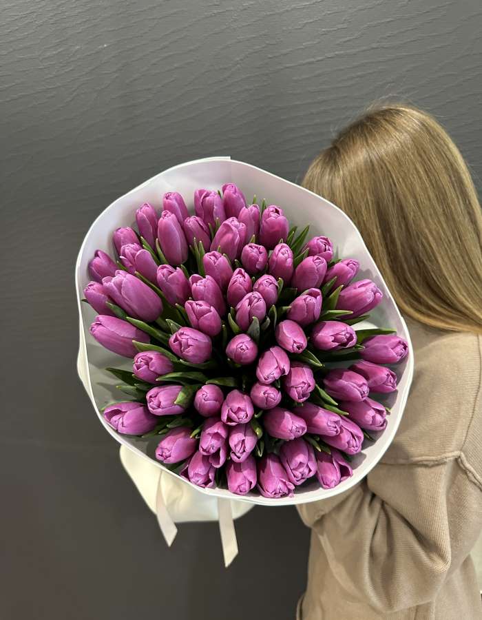 Букет из фиолетовых тюльпанов сорта Фортрес(Fortress) "Мон Амур"