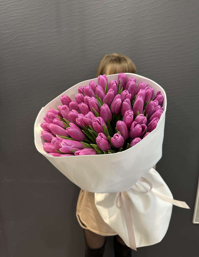 Букет из фиолетовых тюльпанов сорта Фортрес(Fortress) "Мон Амур"