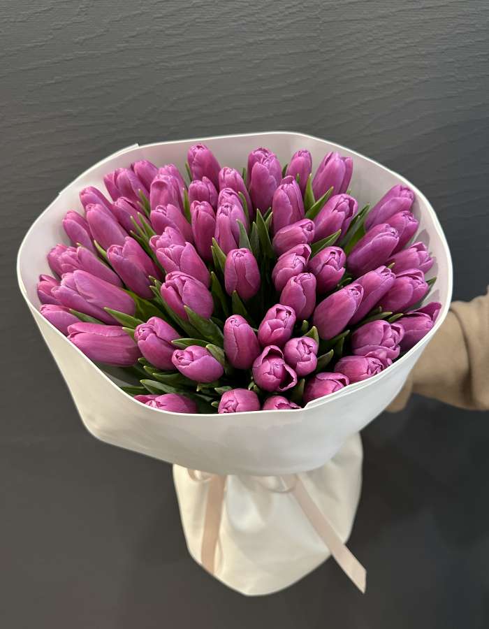 Букет из фиолетовых тюльпанов сорта Фортрес(Fortress) "Мон Амур"
