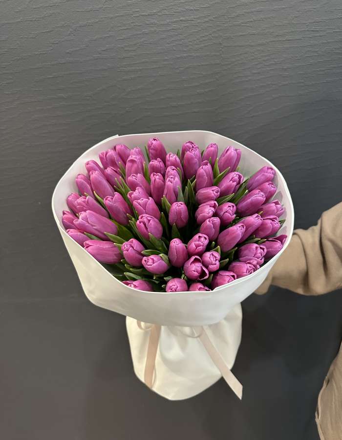Букет из фиолетовых тюльпанов сорта Фортрес(Fortress) "Мон Амур"
