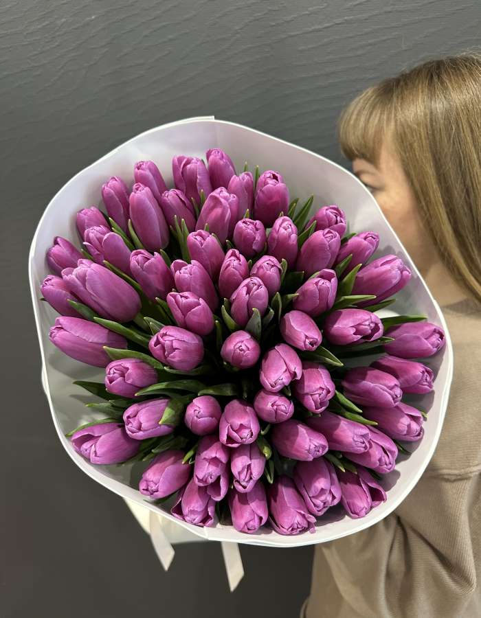 Букет из фиолетовых тюльпанов сорта Фортрес(Fortress) "Мон Амур"