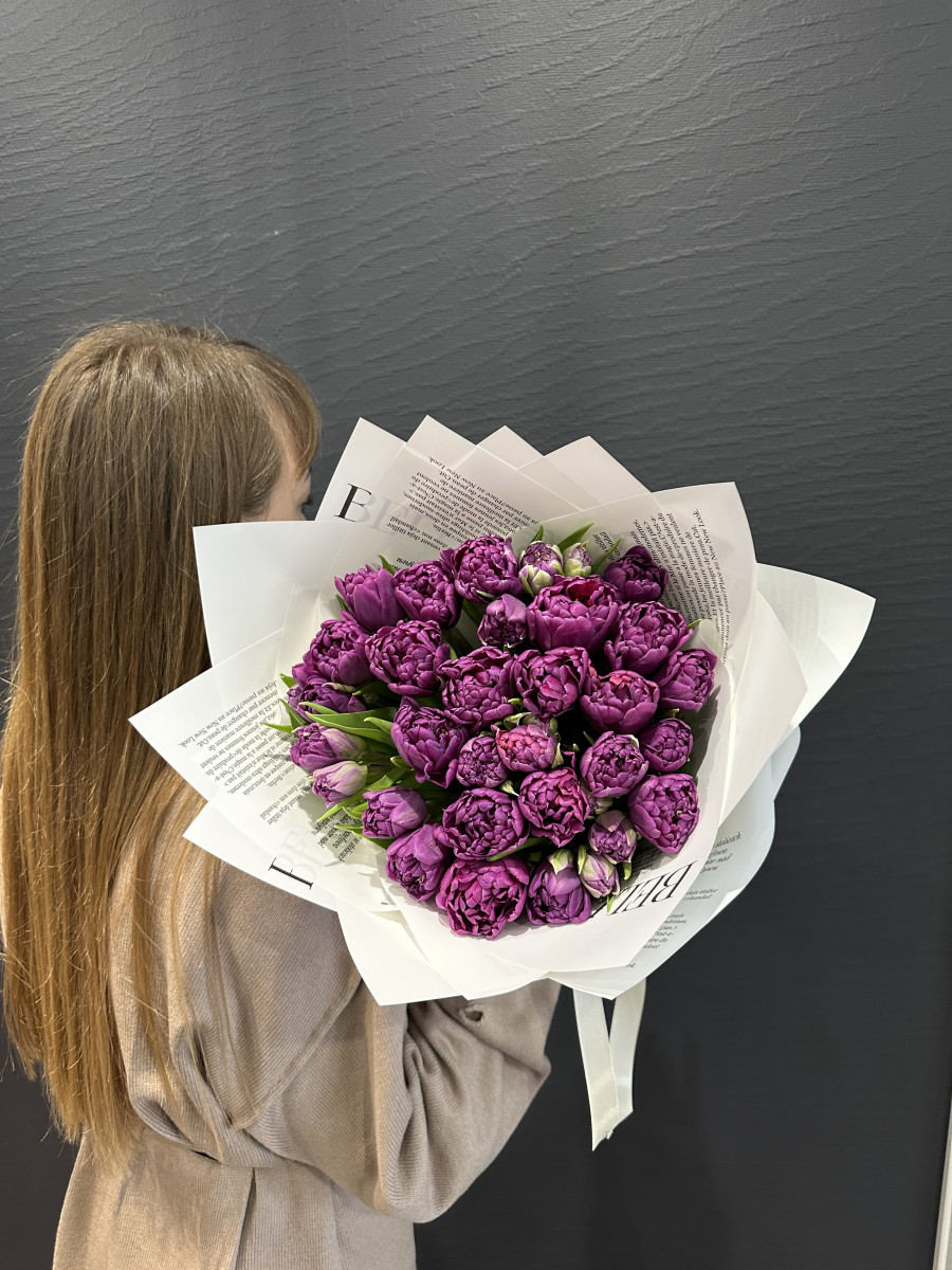 Букет из пионовидных тюльпанов сорта Кастелла "Весенние трели"