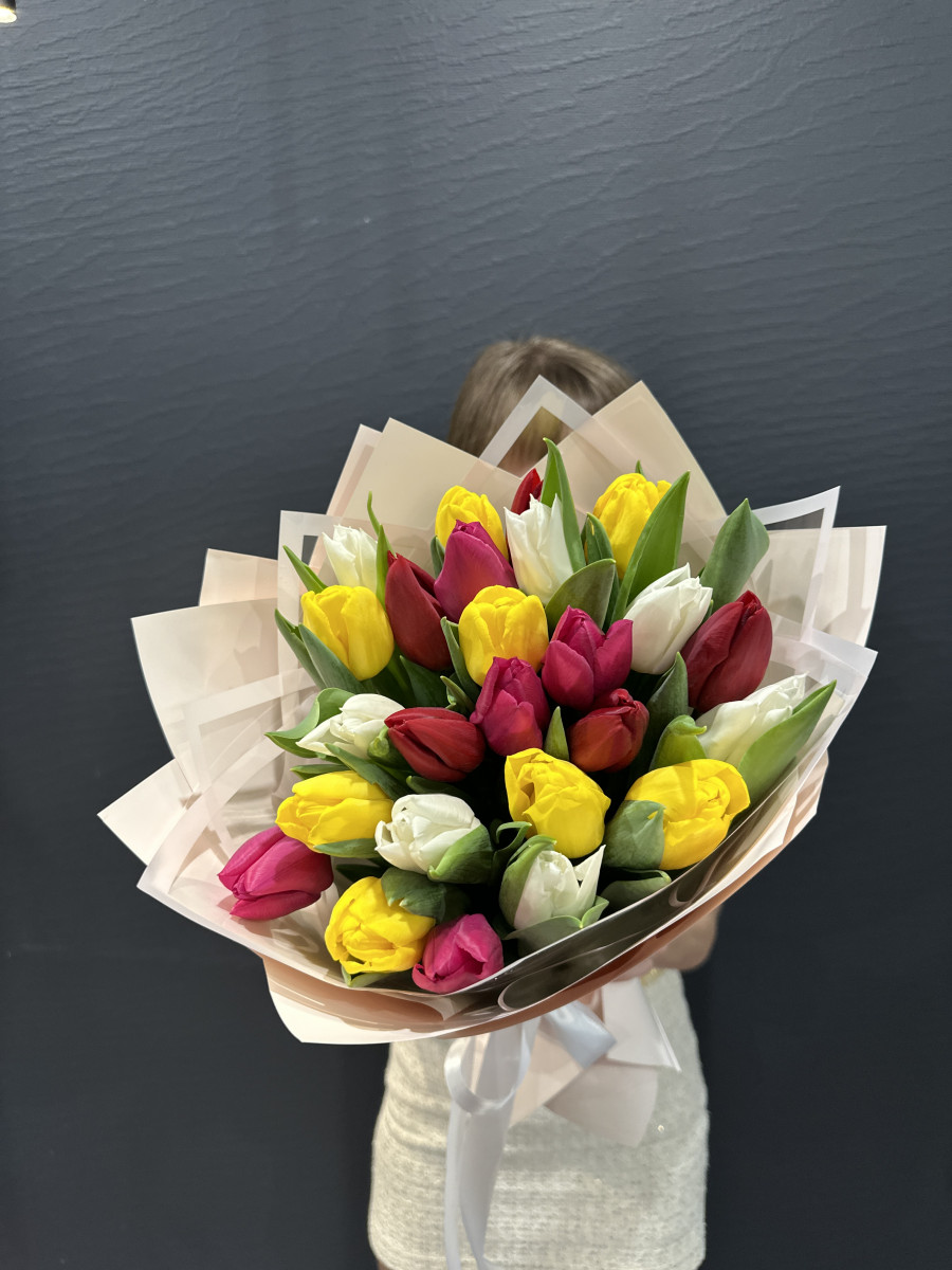 Букет из 25 тюльпанов микс