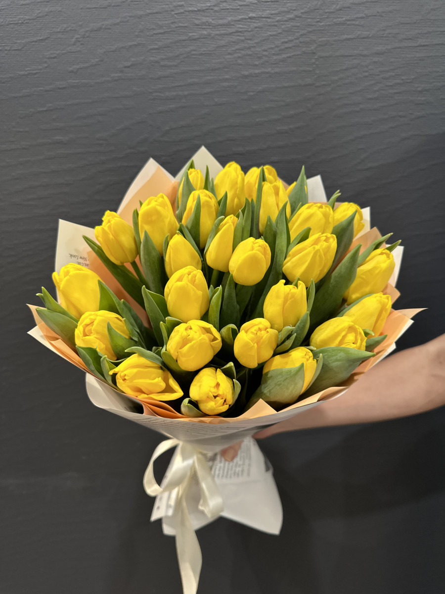 Букет из жёлтых тюльпанов сорта Стронг Голд "Частичка сердца"