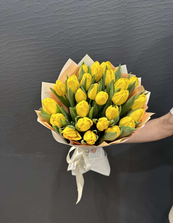 Букет из жёлтых тюльпанов сорта Стронг Голд "Частичка сердца"