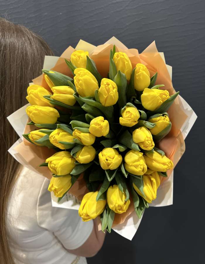 Букет из жёлтых тюльпанов сорта Стронг Голд "Частичка сердца"