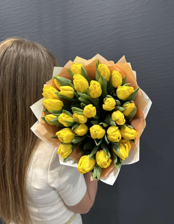 Букет из жёлтых тюльпанов сорта Стронг Голд "Частичка сердца"