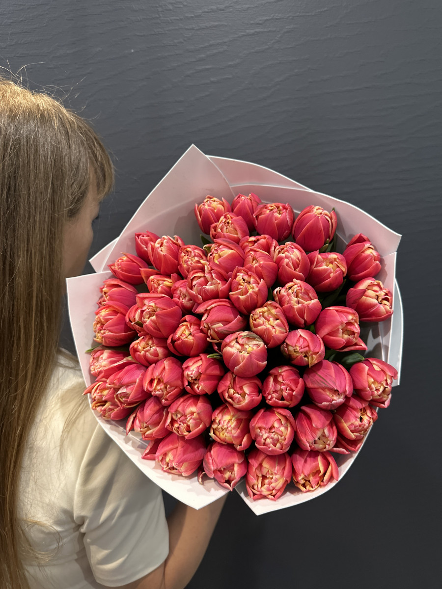 Букет из пионовидных тюльпанов сорта Коламбус "Розовая Вспышка"