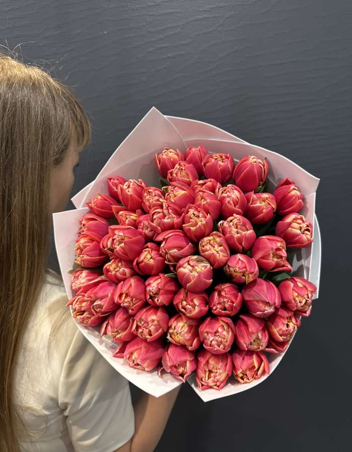 Букет из пионовидных тюльпанов сорта Коламбус "Розовая Вспышка"