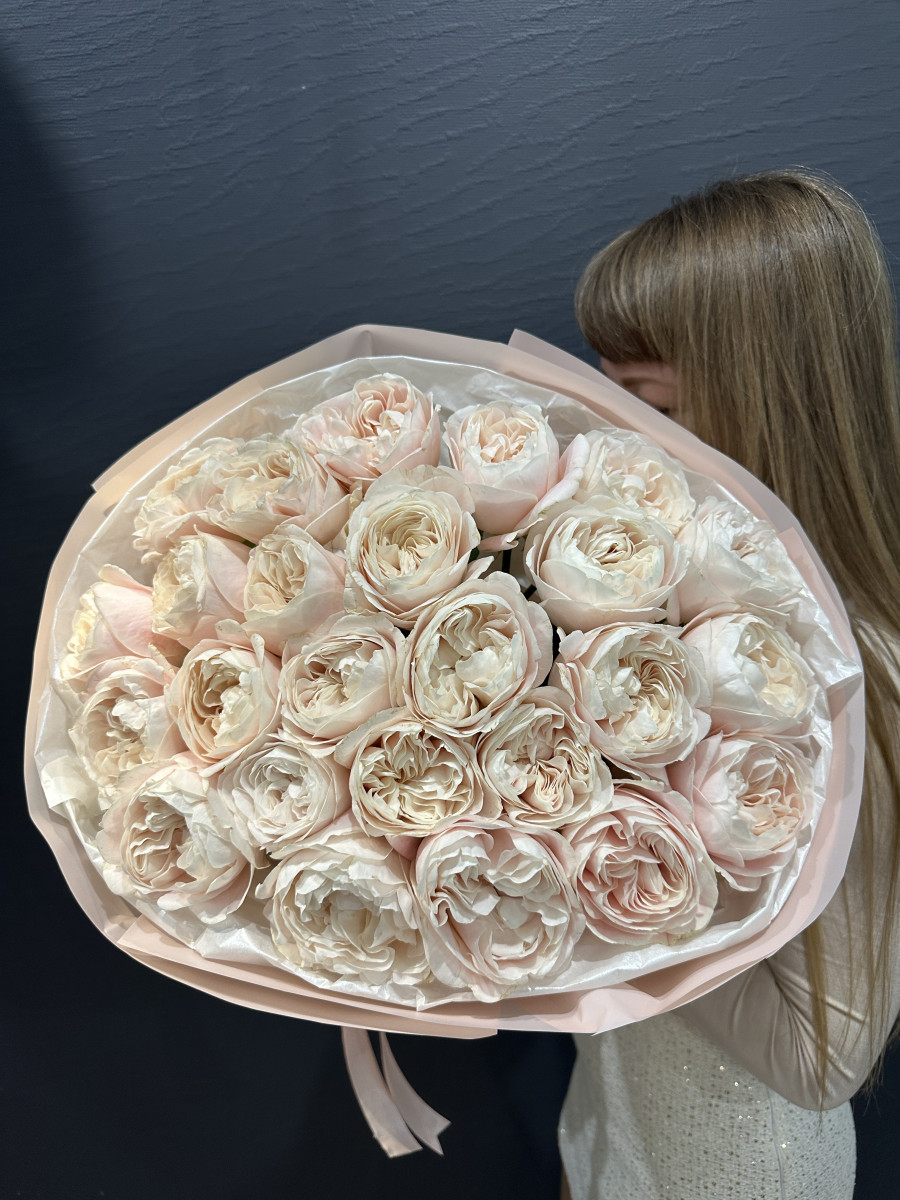 Букет из пионовидных пудровых роз "Шифон"