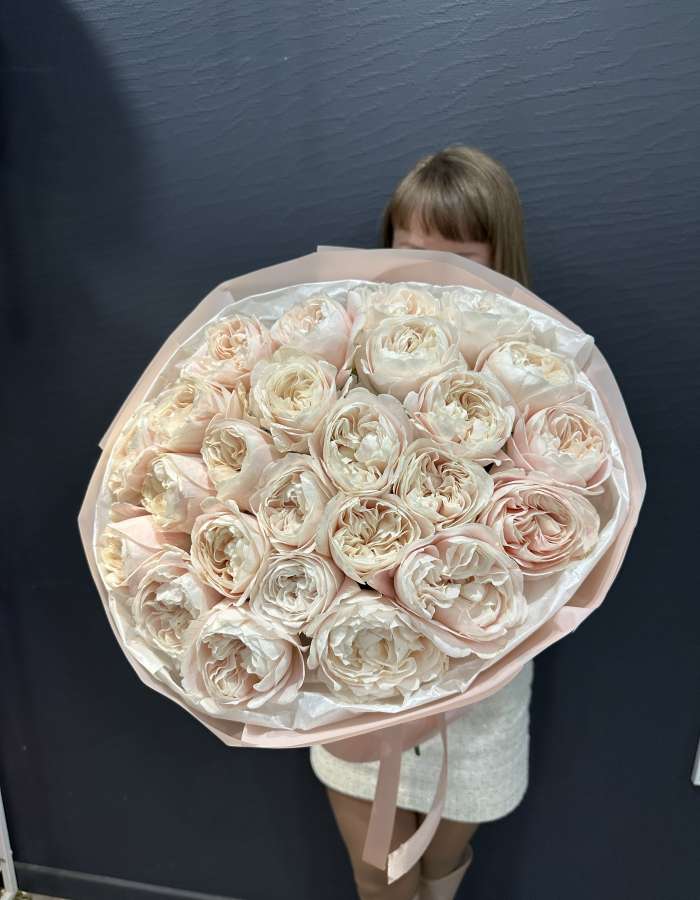 Букет из пионовидных пудровых роз "Шифон"