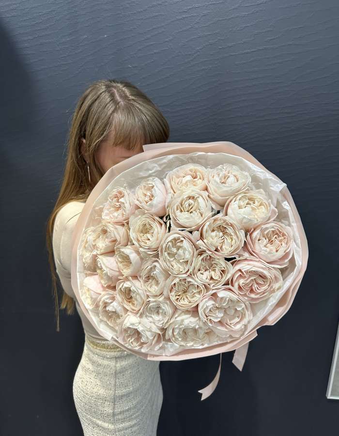 Букет из пионовидных пудровых роз "Шифон"