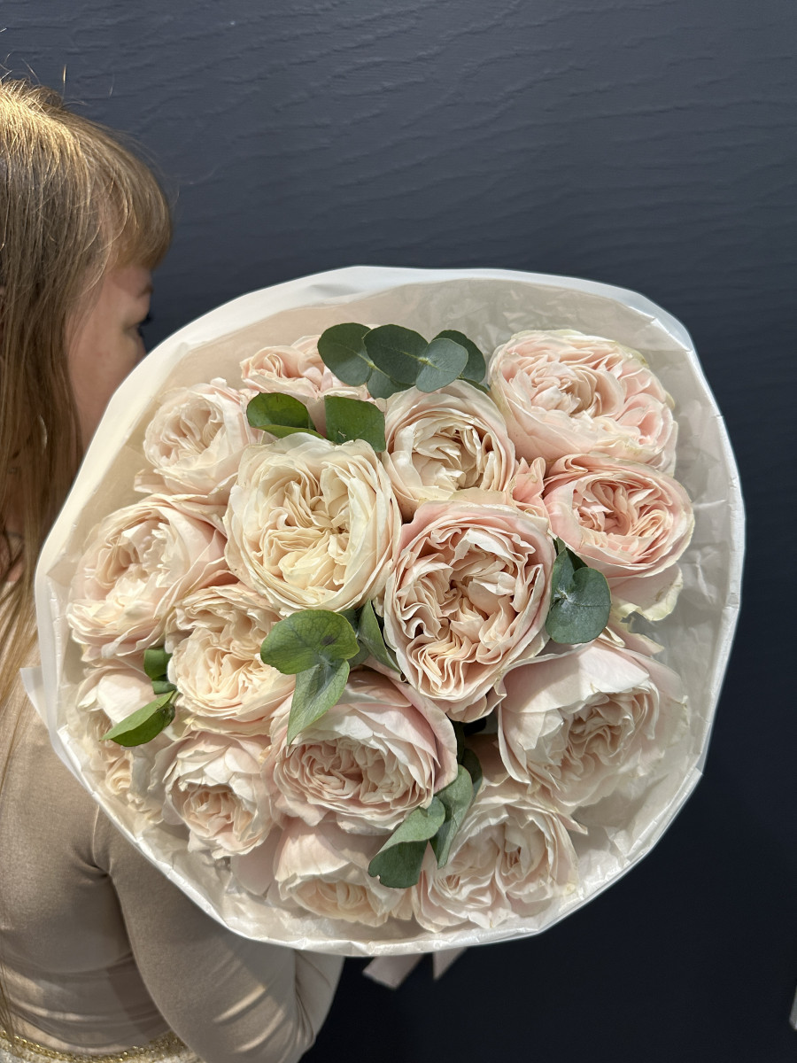 Букет из пионовидных роз сорта Шифон(Chiffon) "Пудровый Бархат"