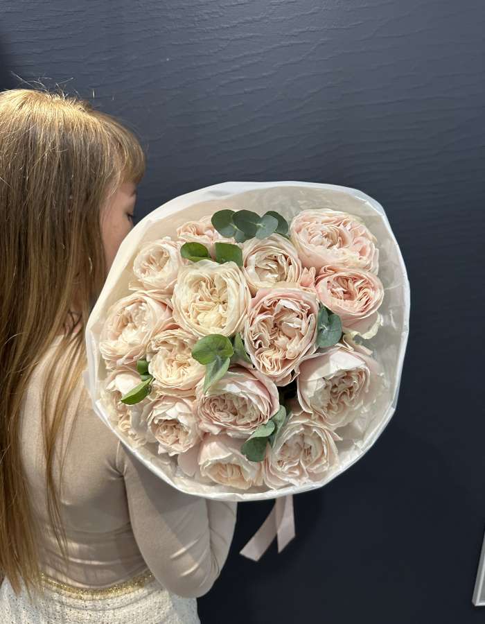 Букет из пионовидных роз сорта Шифон(Chiffon) "Пудровый Бархат"