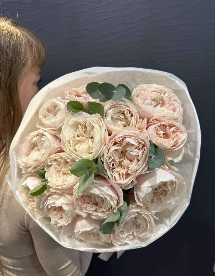 Букет из пионовидных роз сорта Шифон(Chiffon) "Пудровый Бархат"