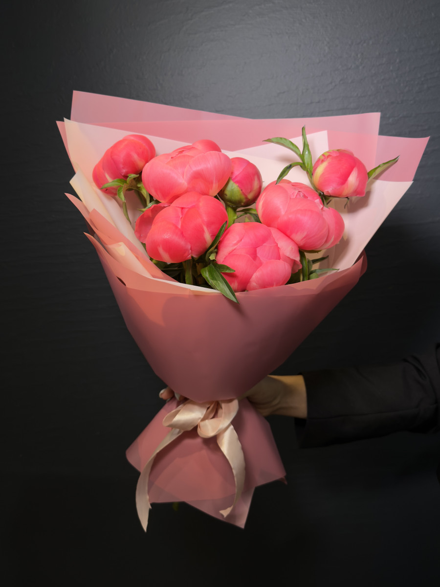 Букет из пионов сорта Корал Сансет "Утреннее блаженство"