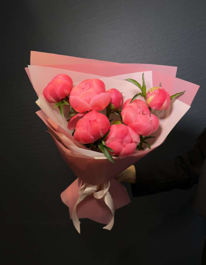 Букет из пионов сорта Корал Сансет "Утреннее блаженство"