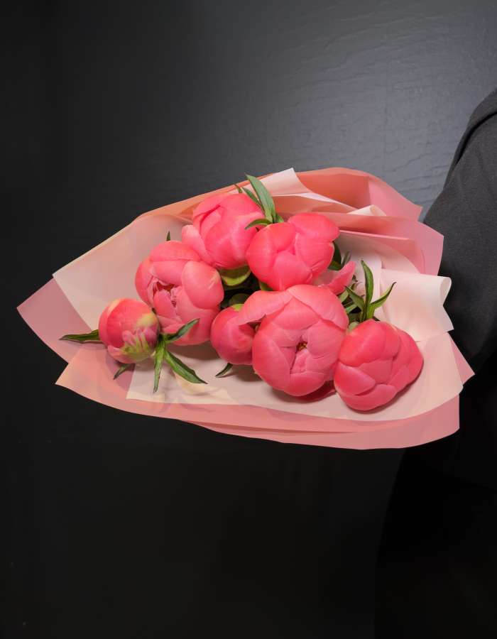 Букет из пионов сорта Корал Сансет "Утреннее блаженство"