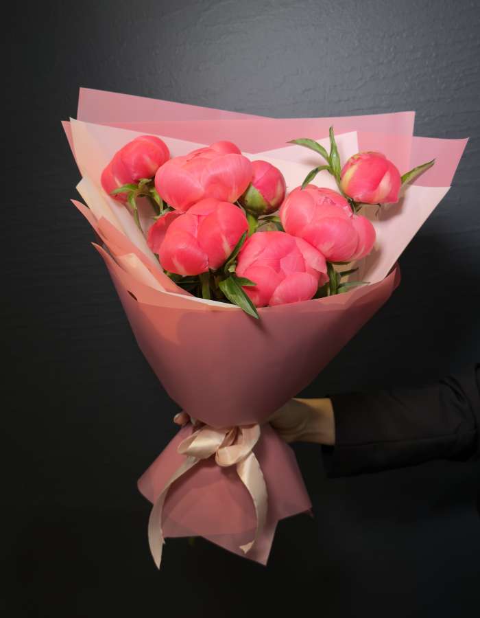 Букет из пионов сорта Корал Сансет "Утреннее блаженство"