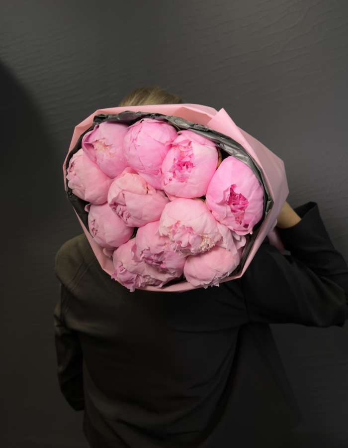 Букет из пионов сорта Сара Бернар "Трогательное признание"