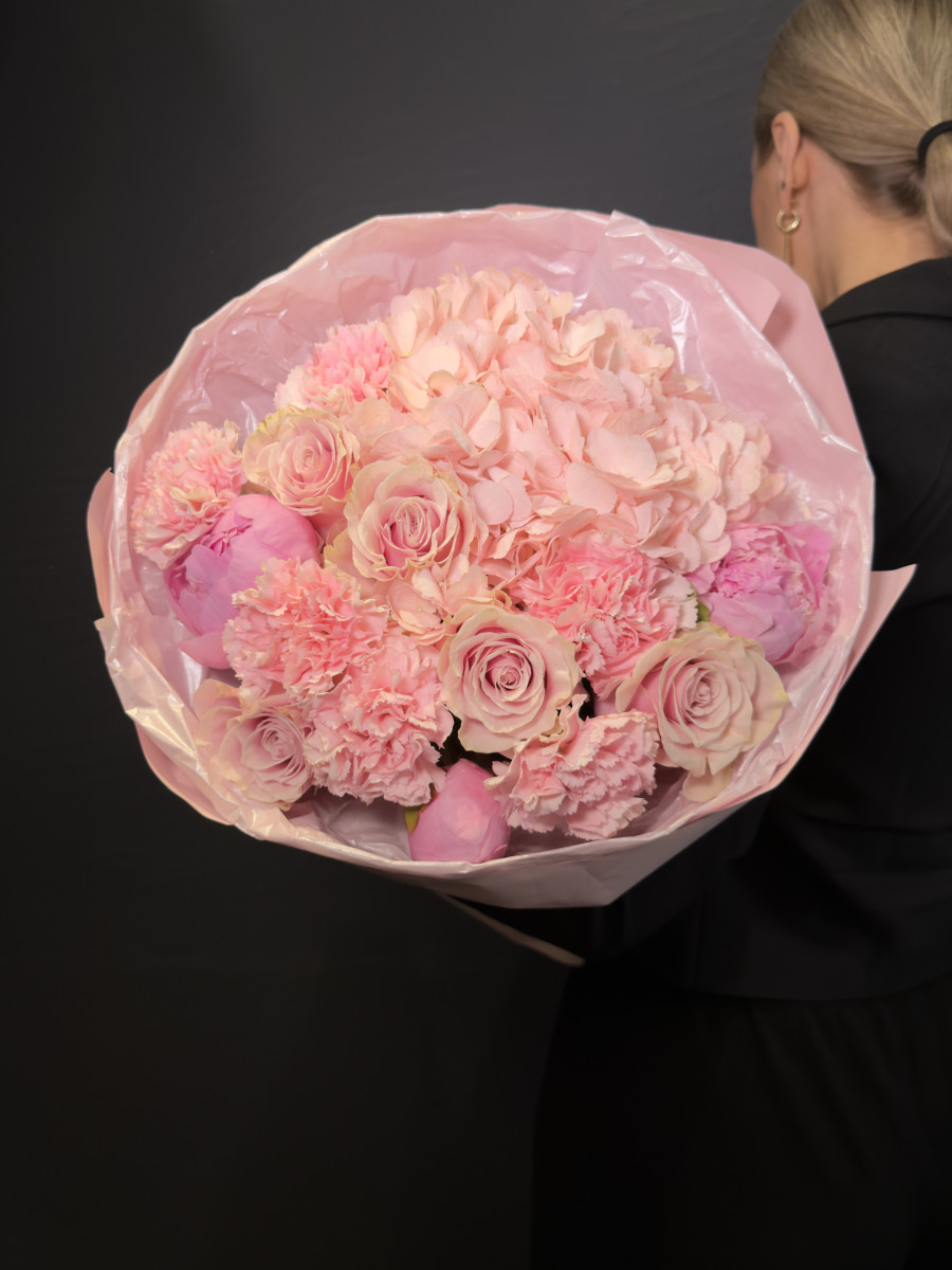 Букет из розовых диантусов и пионов "Сладкая вата"