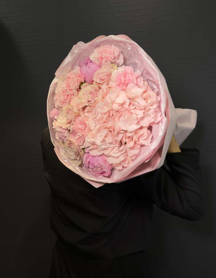 Букет из розовых диантусов и пионов "Сладкая вата"