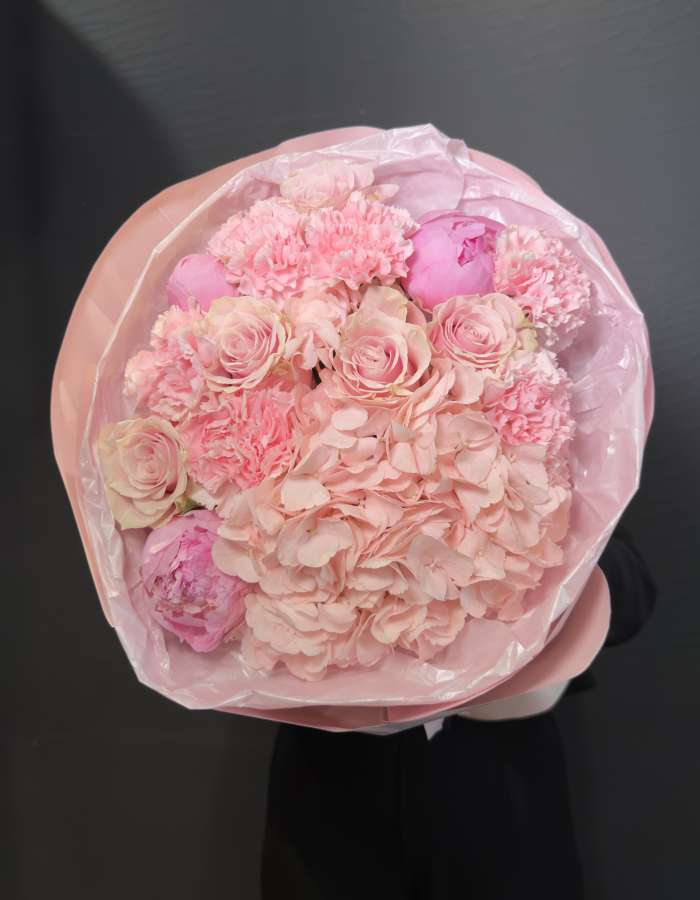 Букет из розовых диантусов и пионов "Сладкая вата"